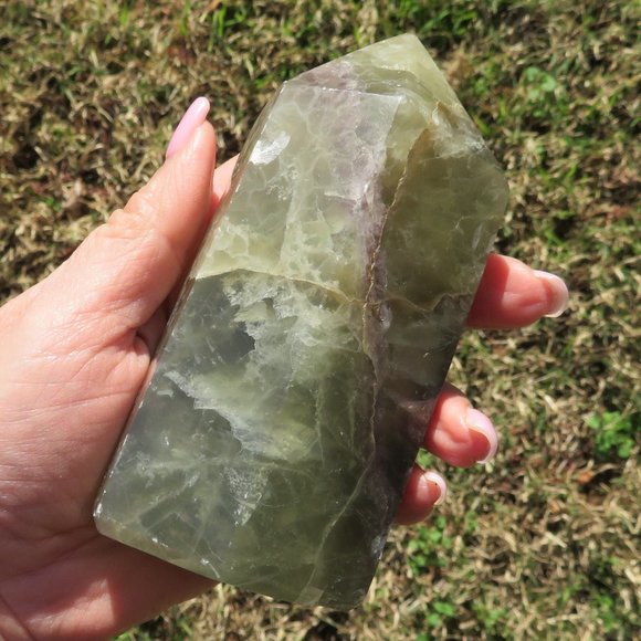 Fluorite Tower  1.68 lbs - Picture 1 of 10